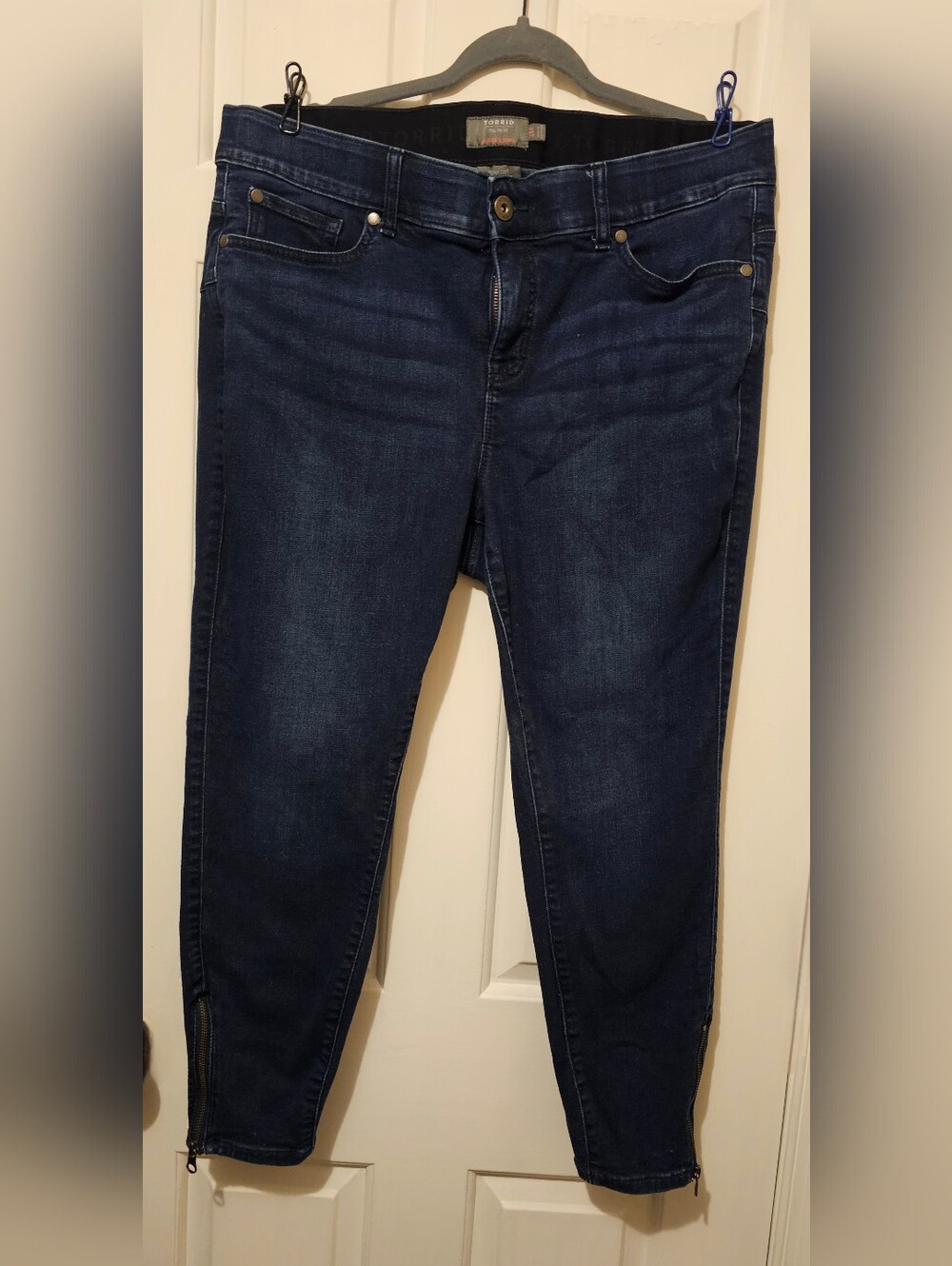 Torrid Bombshell Skinny Jeans Dark Wash with Retro '80's Zip Ankle Size 18R